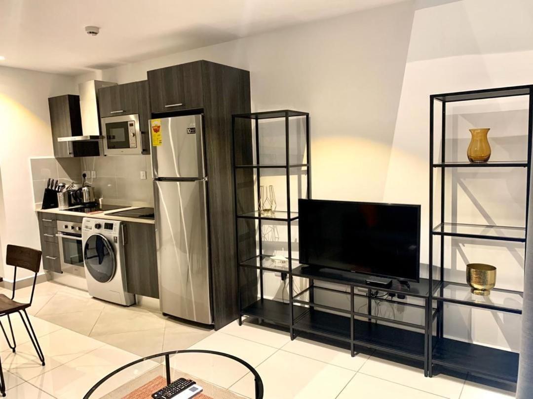 One Bedroom Apartment At A Embassy Gardens Cantonments Accra Exteriör bild